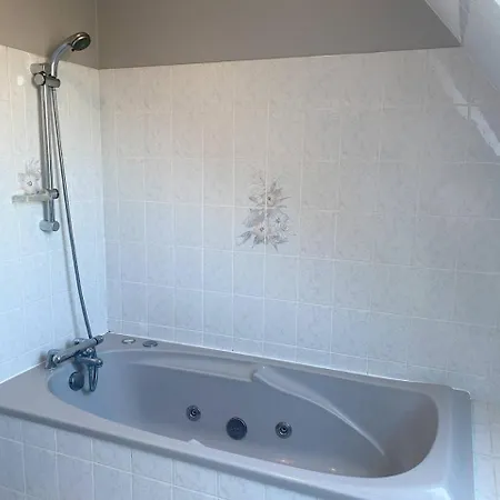 3 Etoiles A 400m De La Grande De Trestraou A - Ref 851 Perros-Guirec